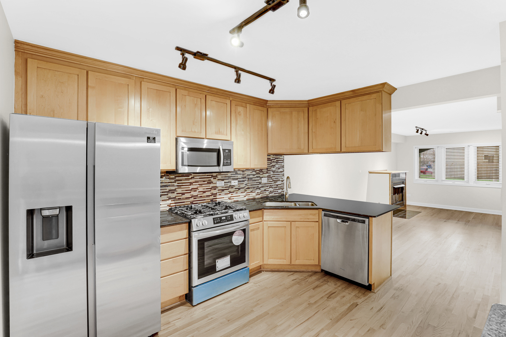 601 South Boulevard E Property Photo 4