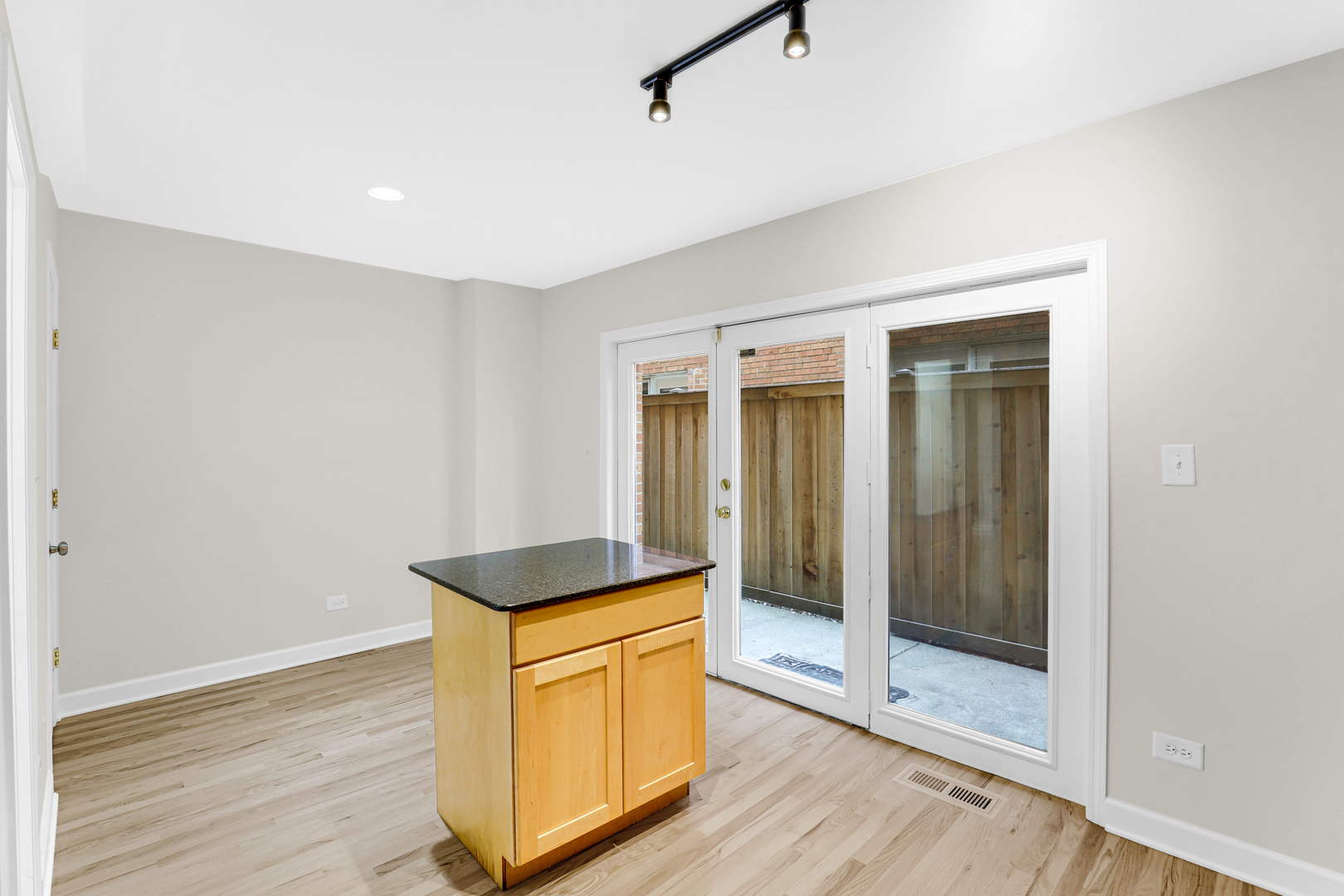 601 South Boulevard E Property Photo 5