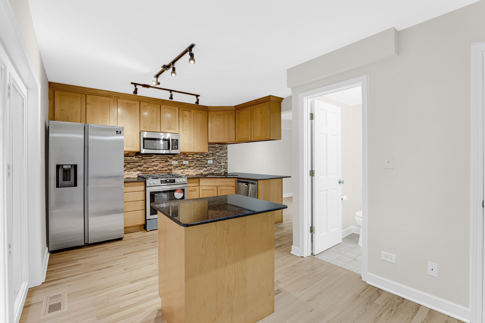 601 South Boulevard E Property Photo 7