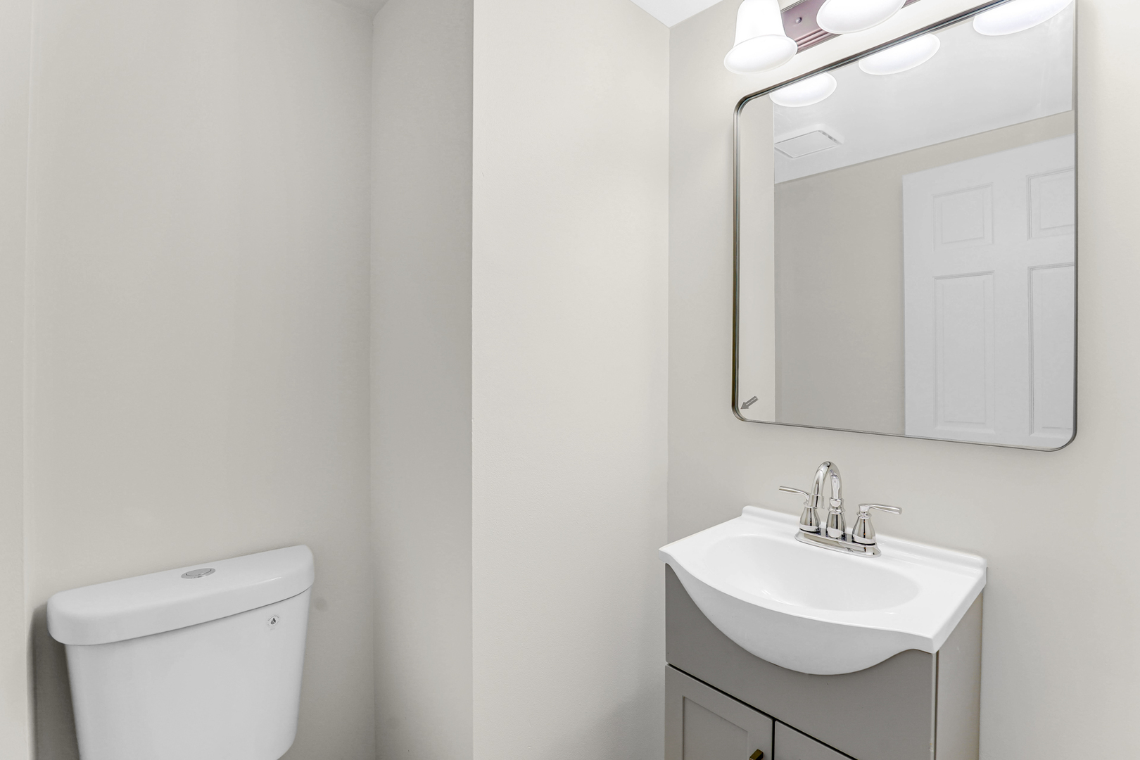 601 South Boulevard E Property Photo 8