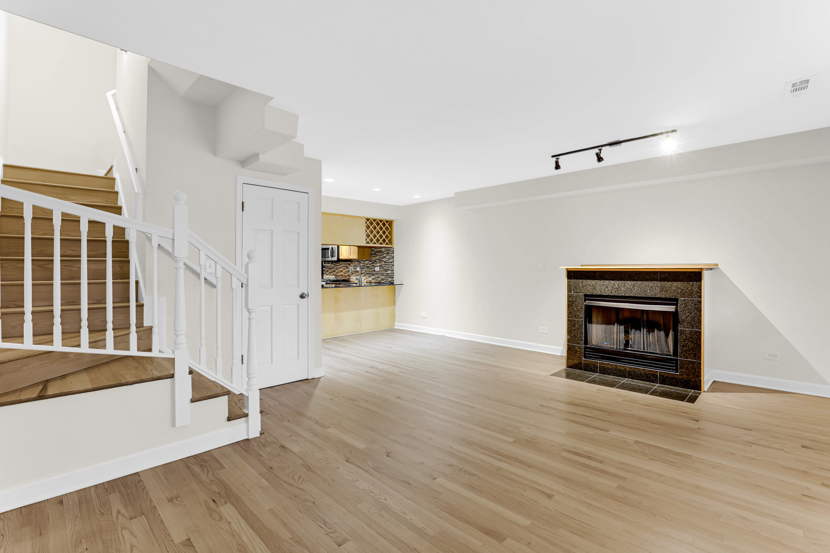 601 South Boulevard E Property Photo 9
