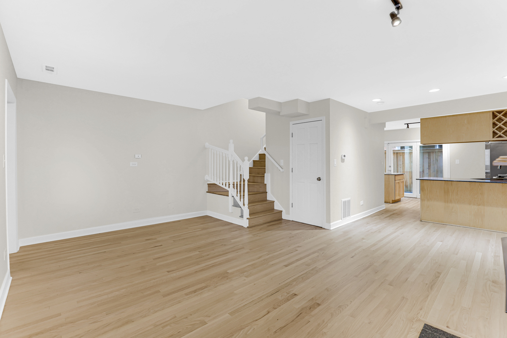 601 South Boulevard E Property Photo 11
