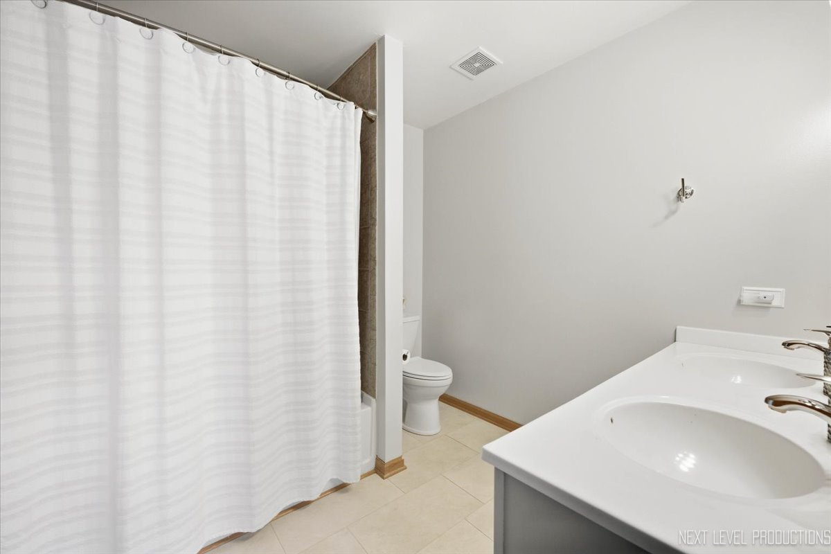 453 E Willow Street 453 Property Photo 17