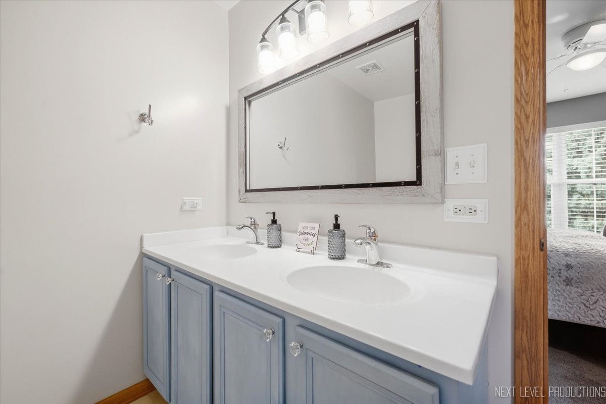 453 E Willow Street 453 Property Photo 18