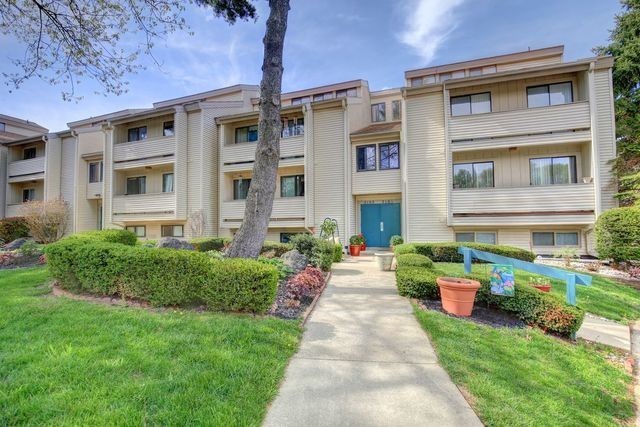 2205 Melrose Drive B Property Photo 1