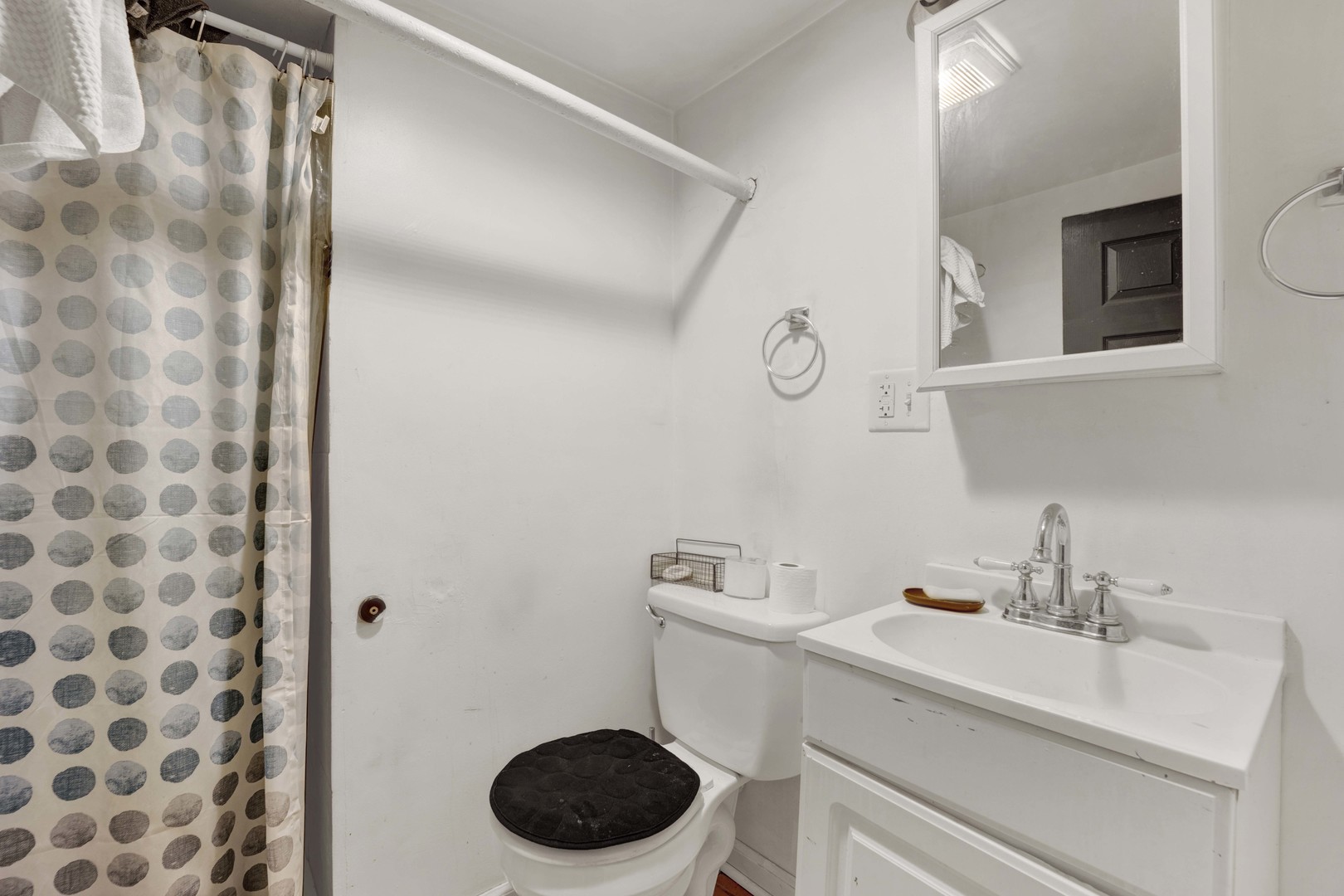 7016 S Claremont Avenue Property Photo 6
