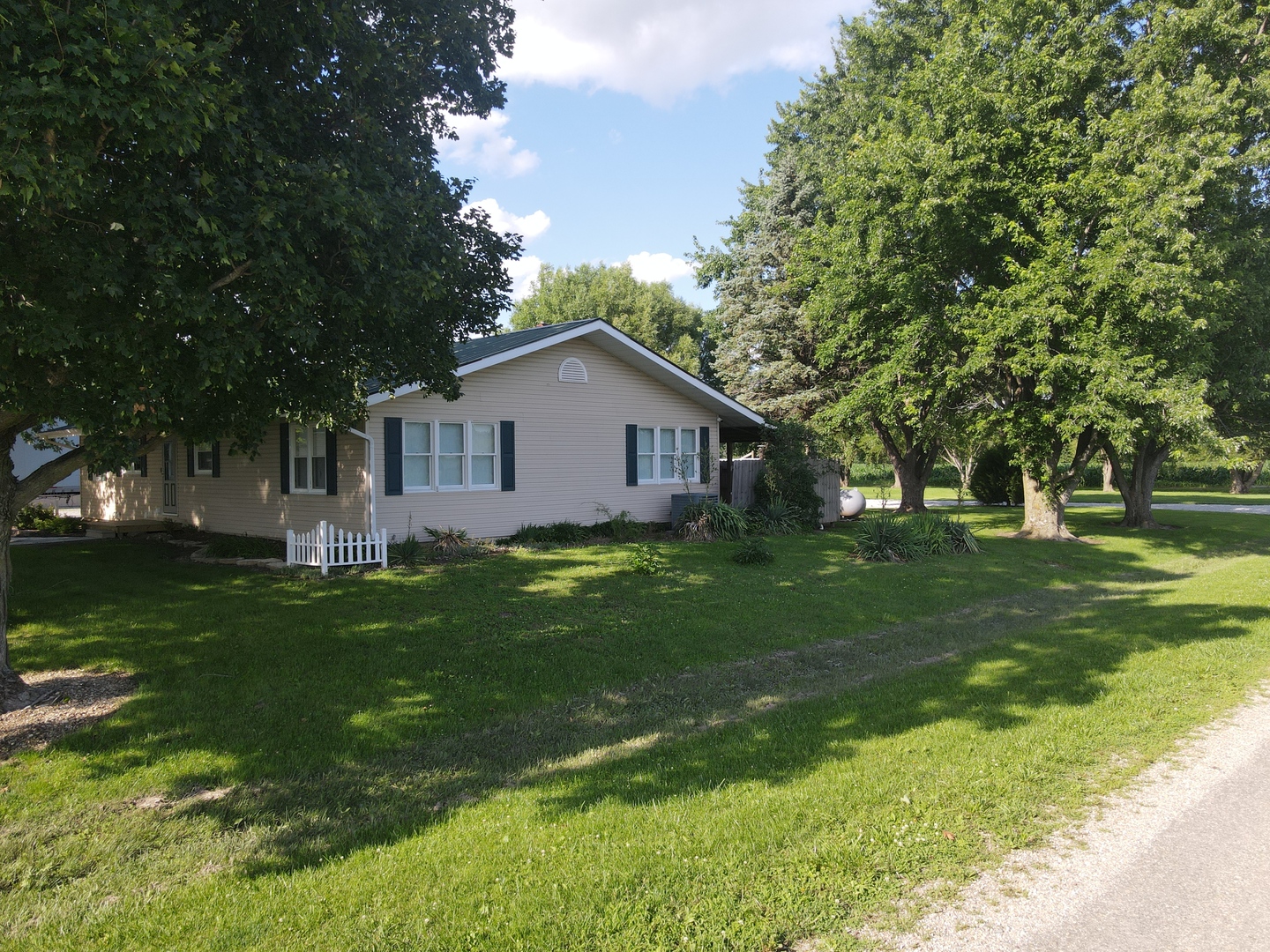 1377 N County Road 750 Road Property Photo 2