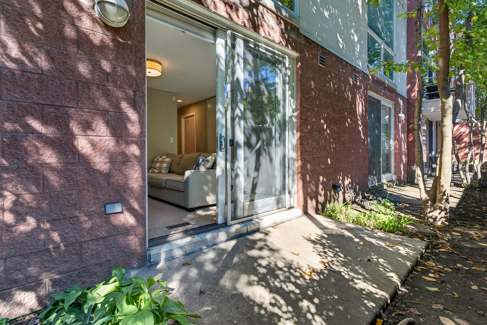 1741 W George Street Property Photo 25