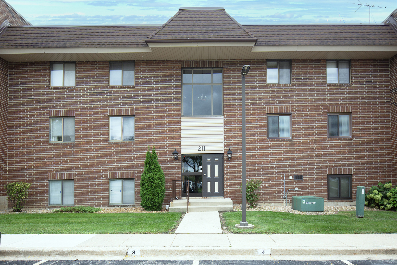 211 E Janata Avenue 3b Property Photo 2