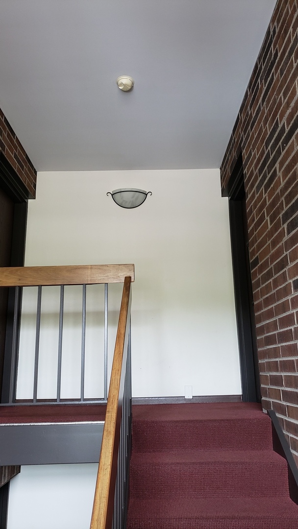 211 E Janata Avenue 3b Property Photo 3