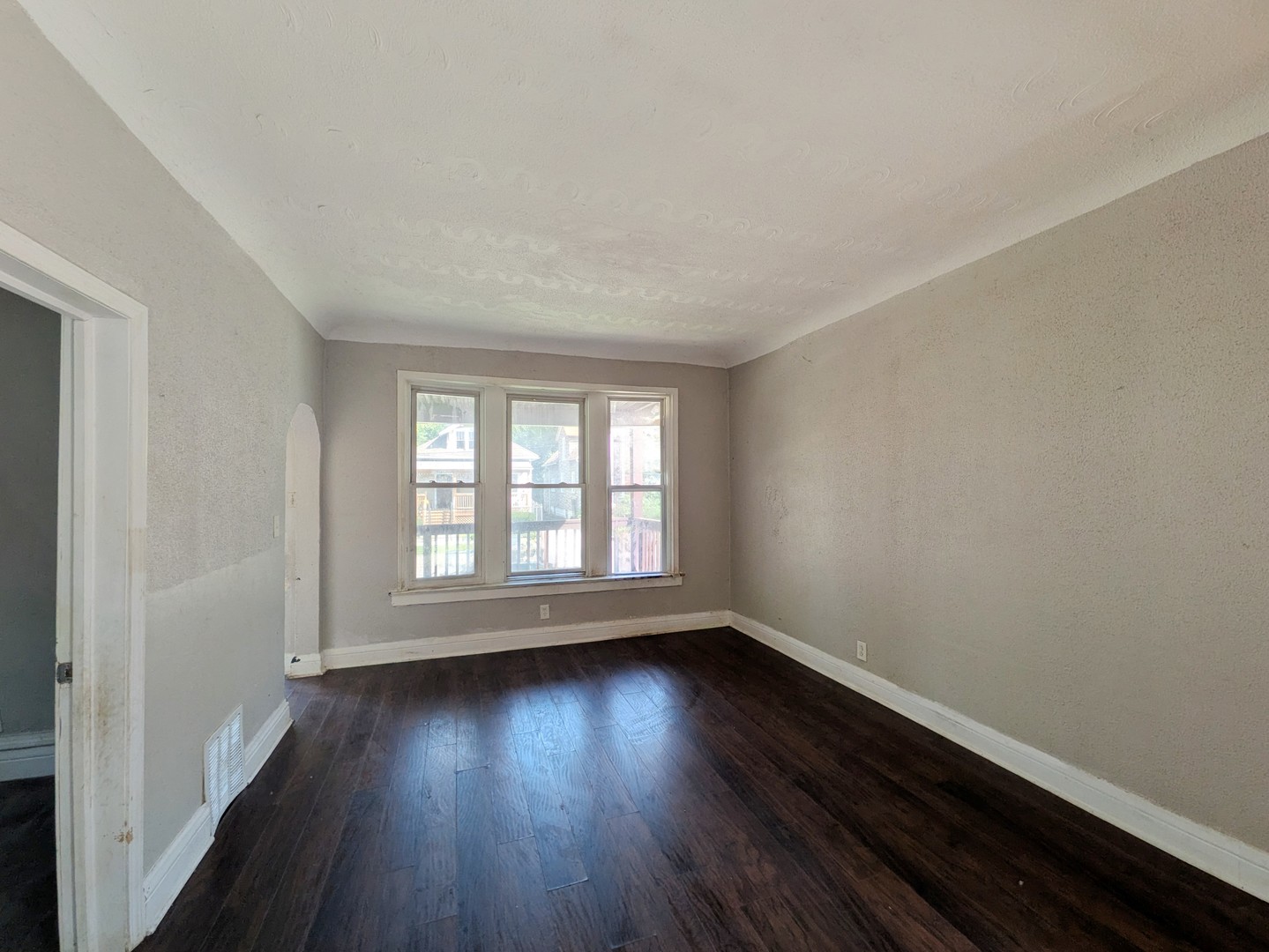215 W 112th Place Property Photo 3