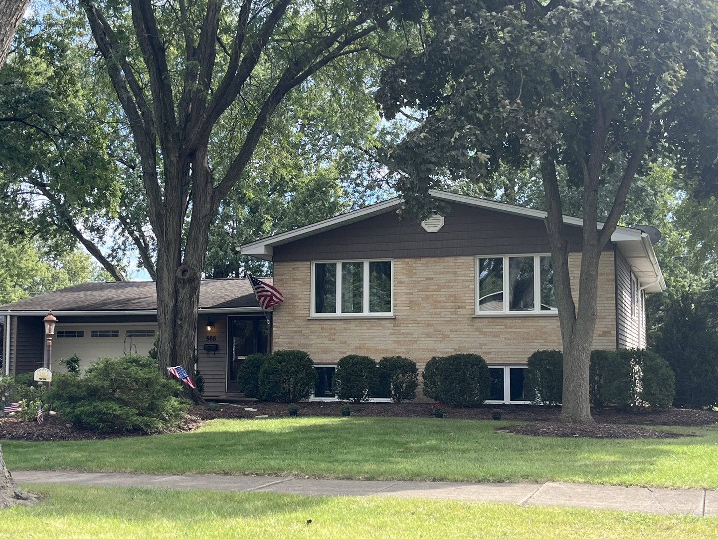 565 Maywood Lane Property Photo 1