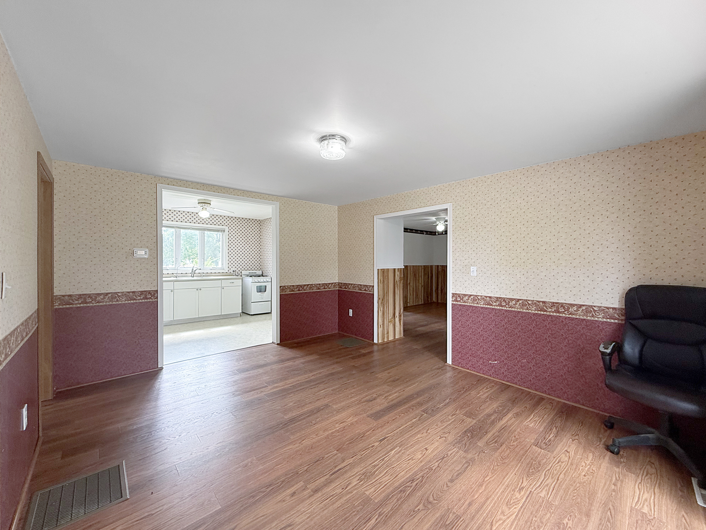 3580 Gifford Avenue Property Photo 6
