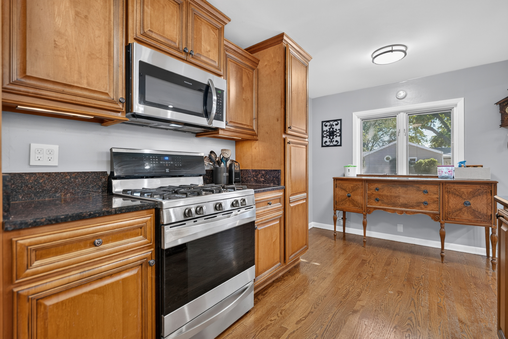 11258 S Oak Park Avenue Property Photo 12