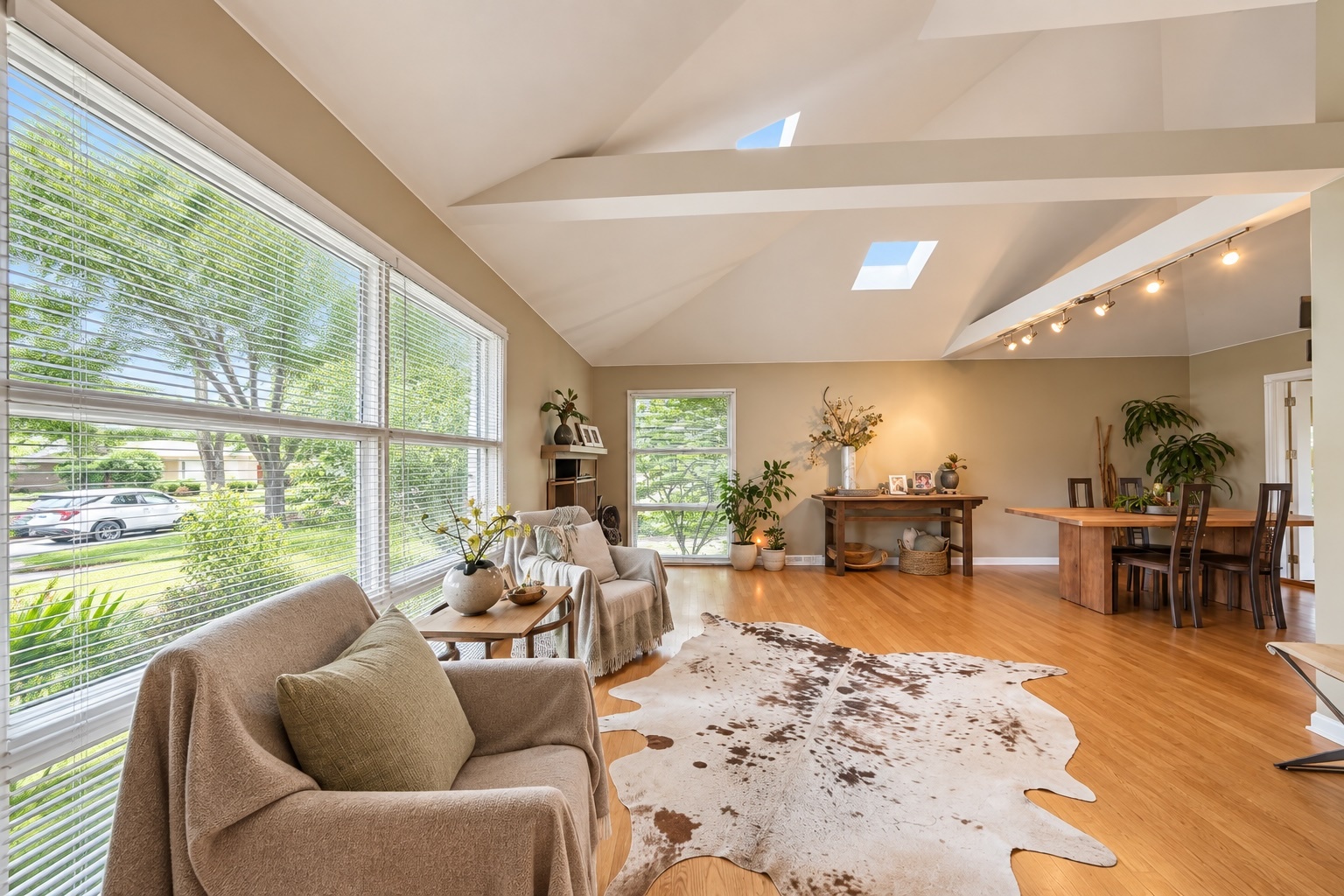 426 Amherst Avenue Property Photo 3