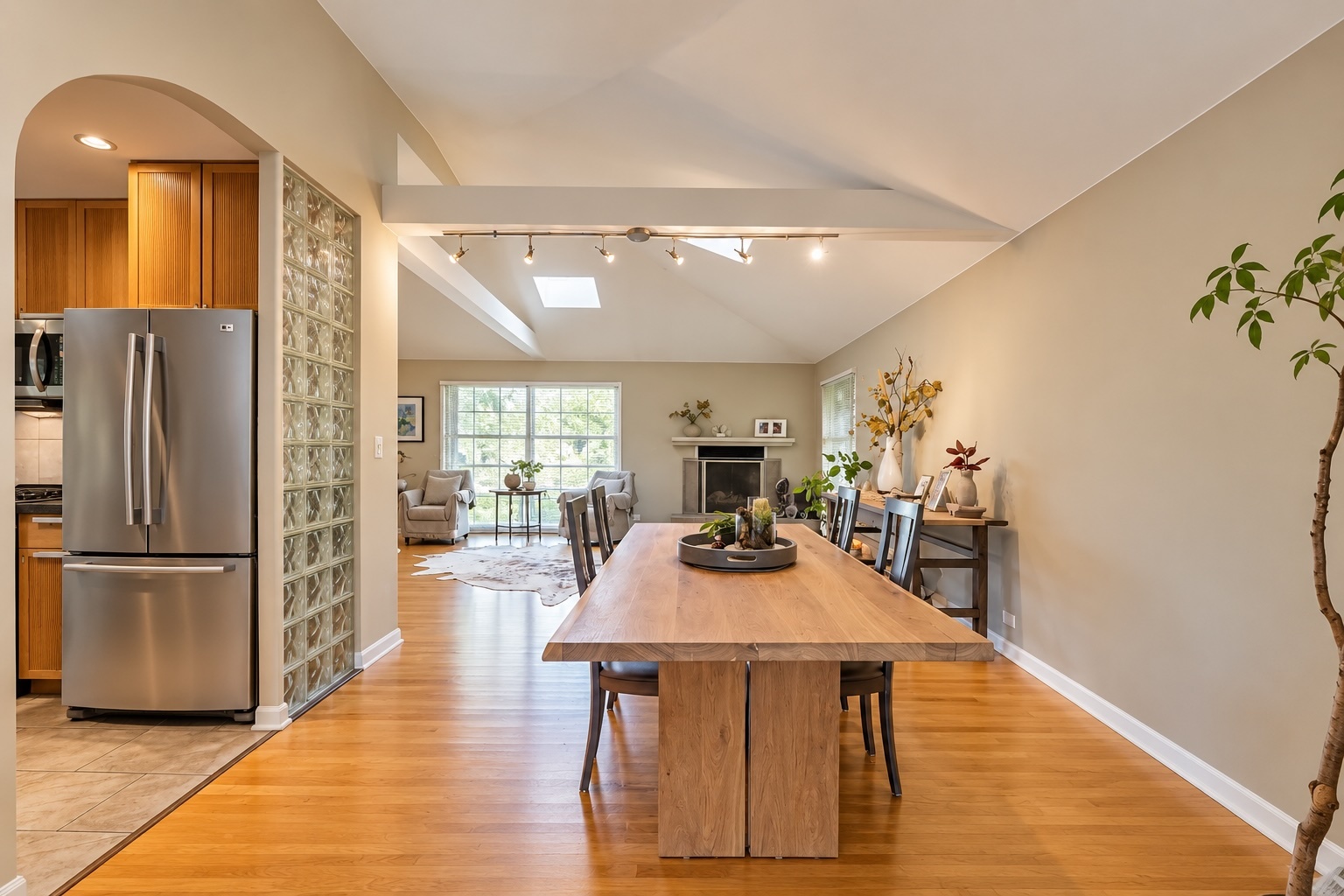 426 Amherst Avenue Property Photo 12