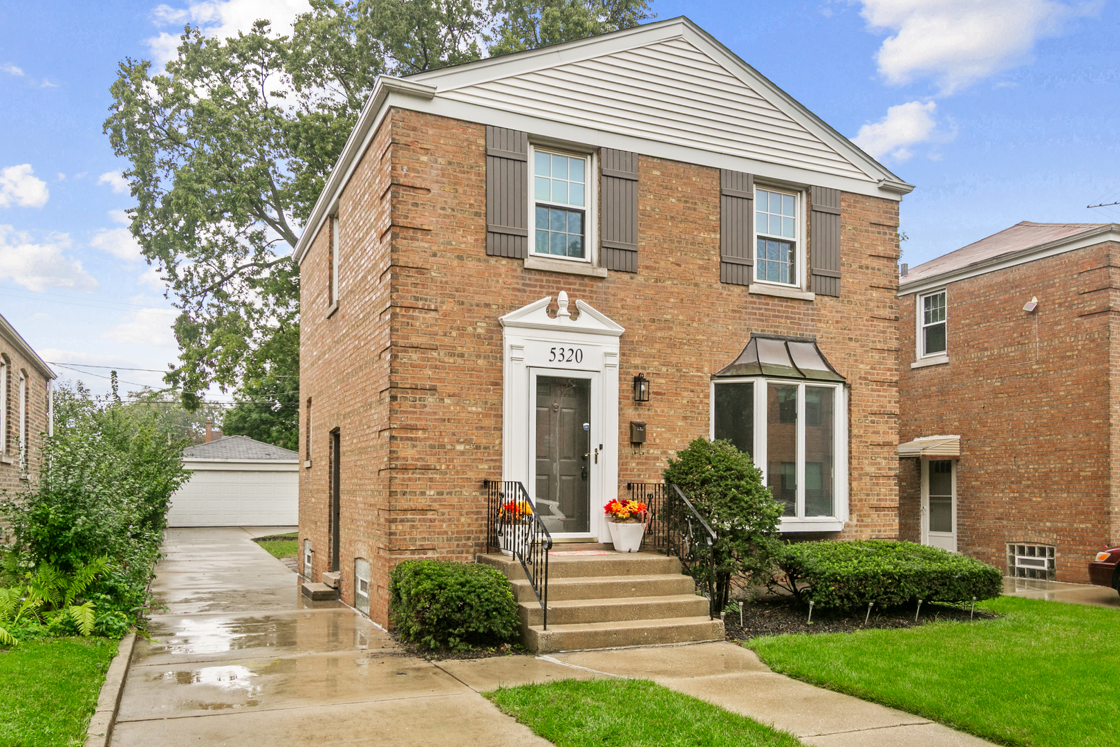 5320 S Oak Park Avenue Property Photo 1