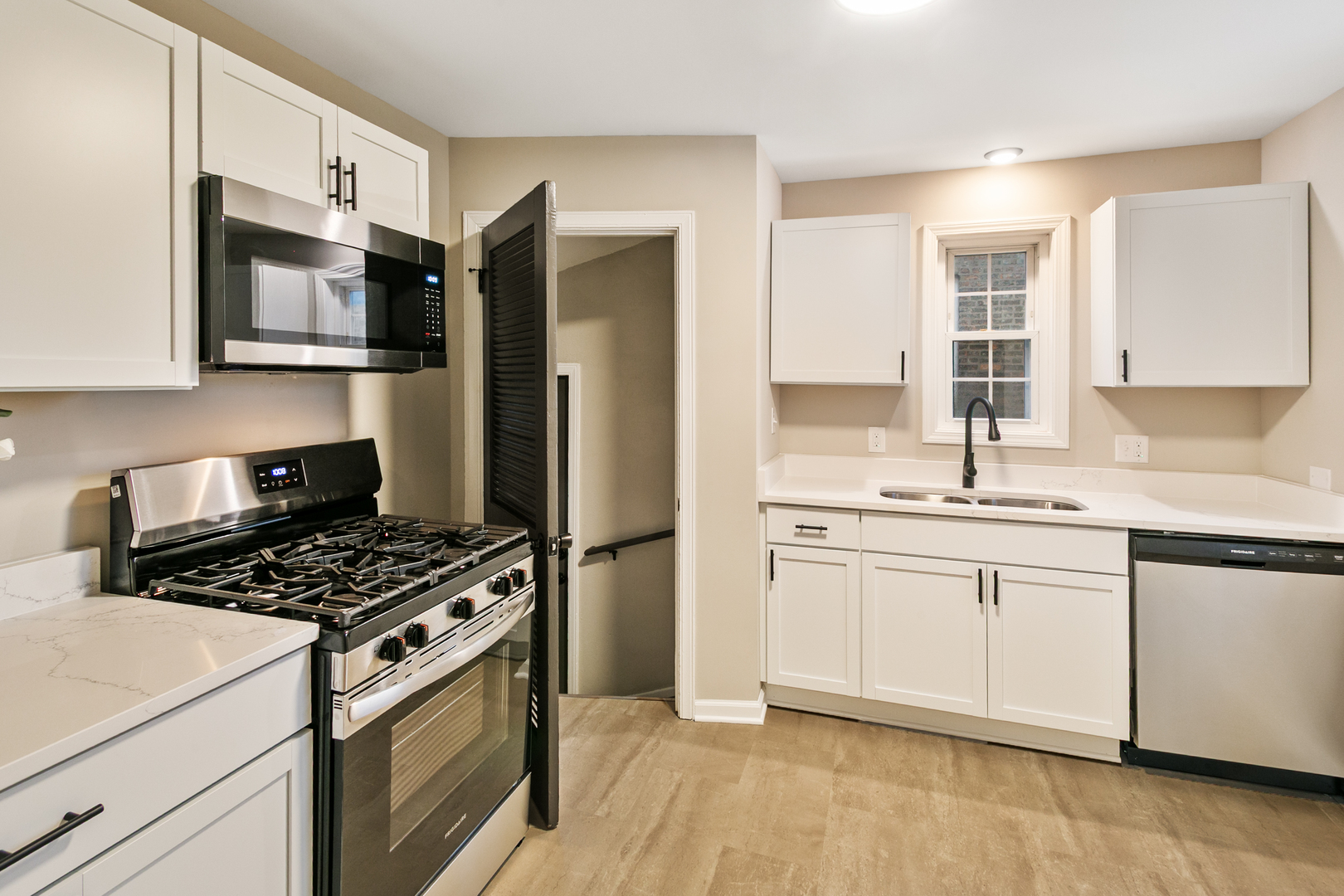 5320 S Oak Park Avenue Property Photo 8