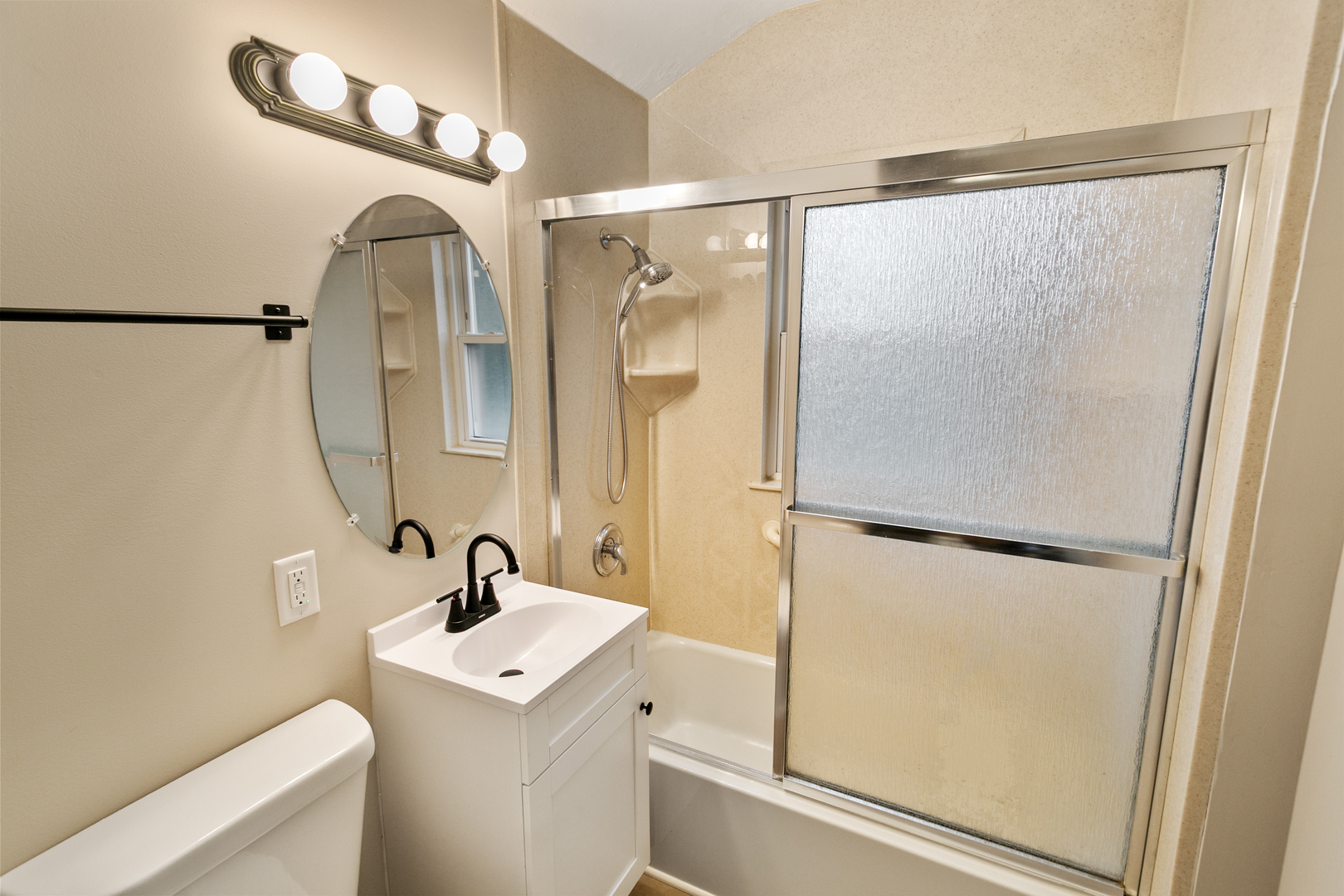 5320 S Oak Park Avenue Property Photo 10
