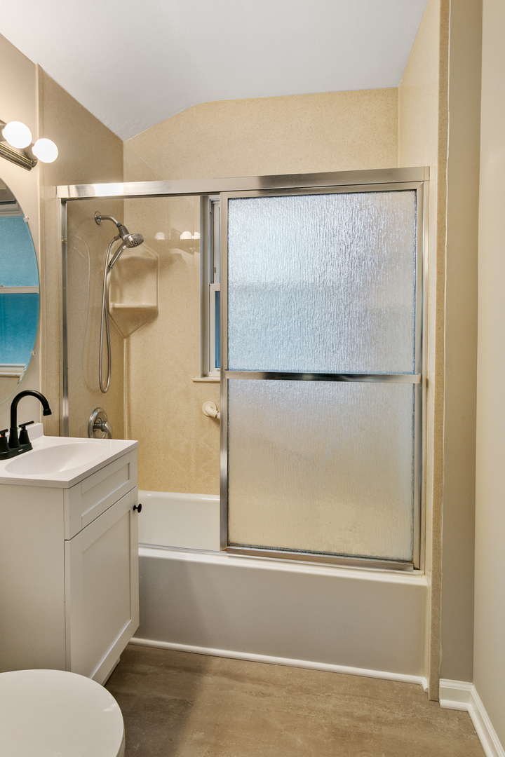 5320 S Oak Park Avenue Property Photo 11