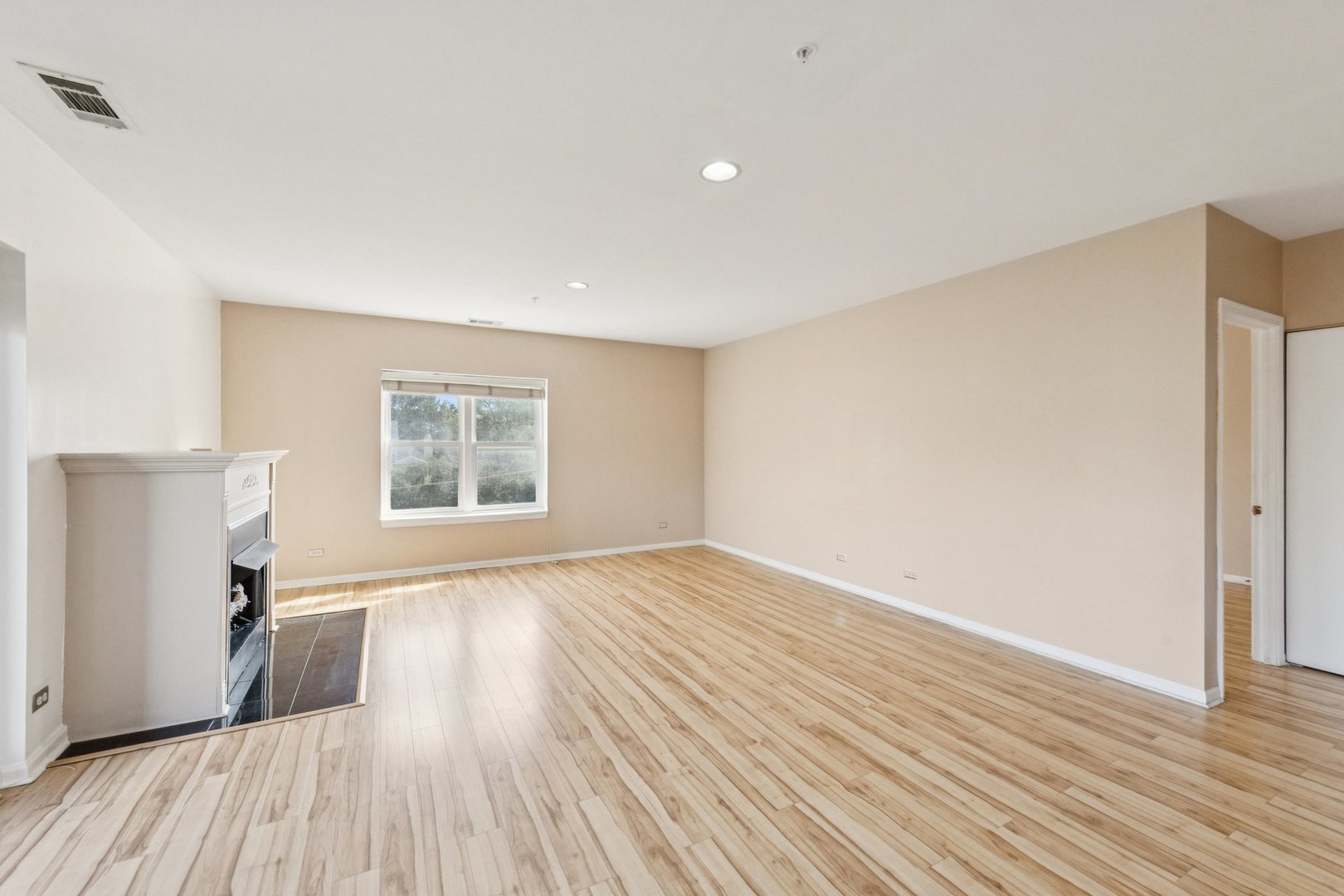 1319 Chicago Avenue 305 Property Photo 5