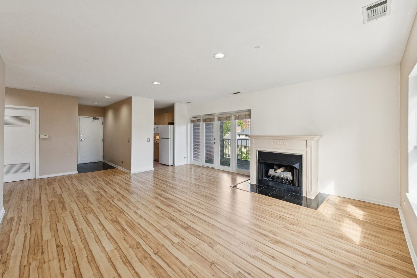 1319 Chicago Avenue 305 Property Photo 7