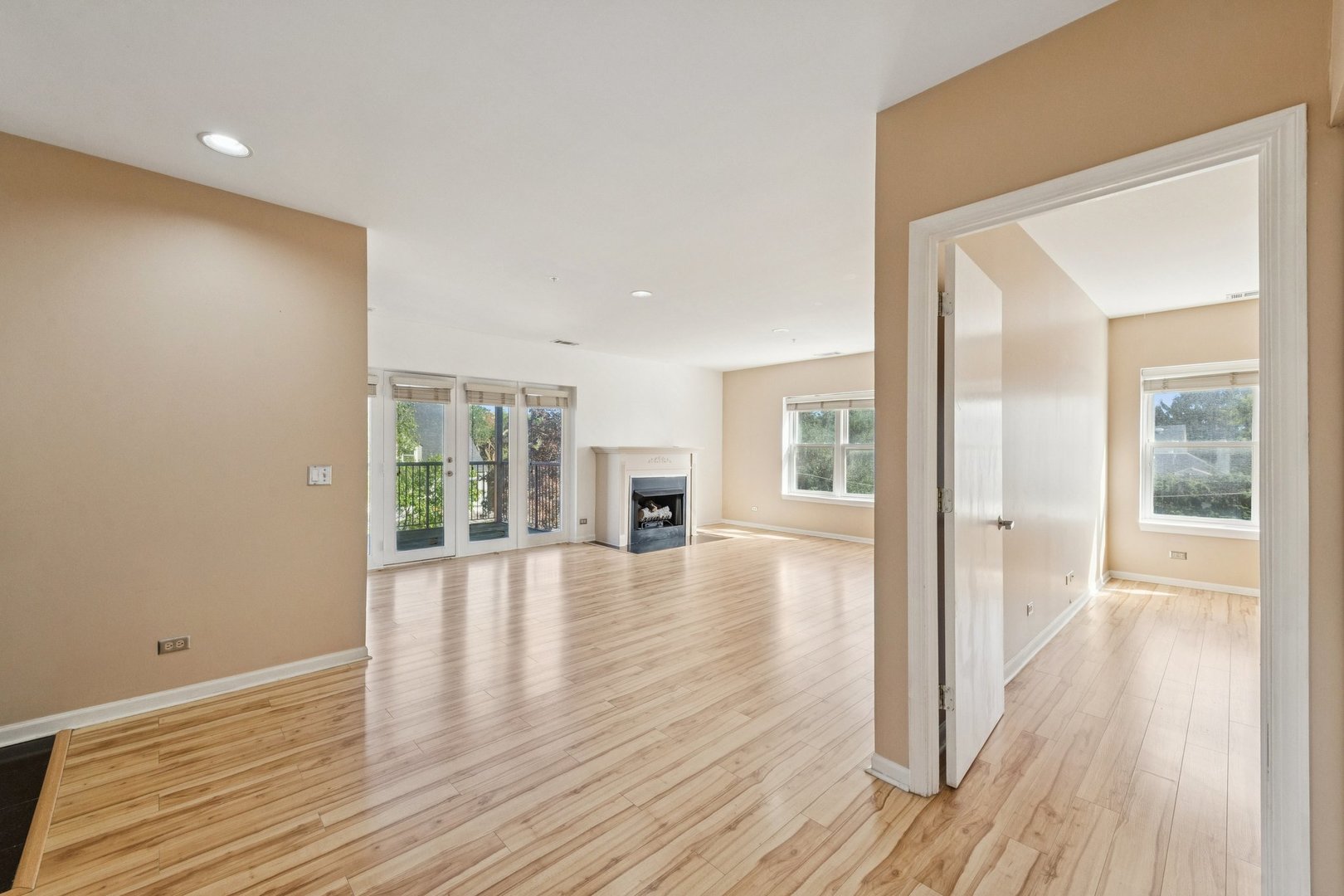 1319 Chicago Avenue 305 Property Photo 8
