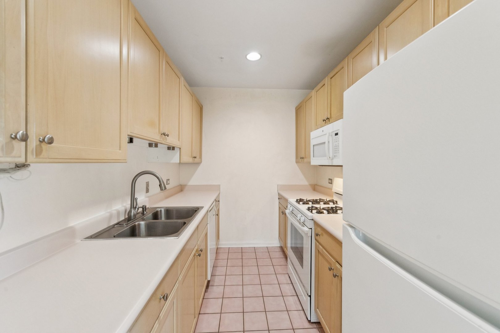 1319 Chicago Avenue 305 Property Photo 9