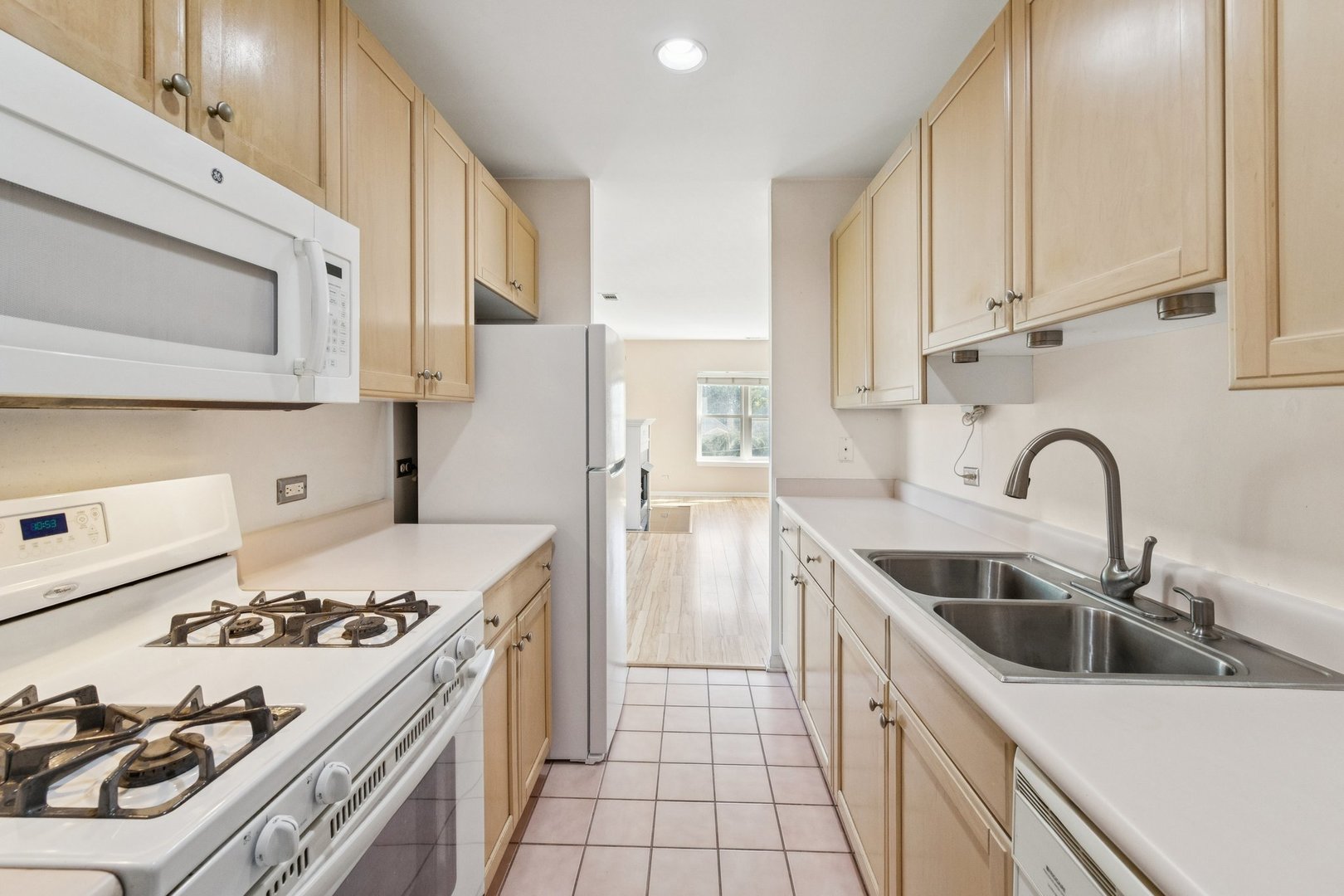 1319 Chicago Avenue 305 Property Photo 10