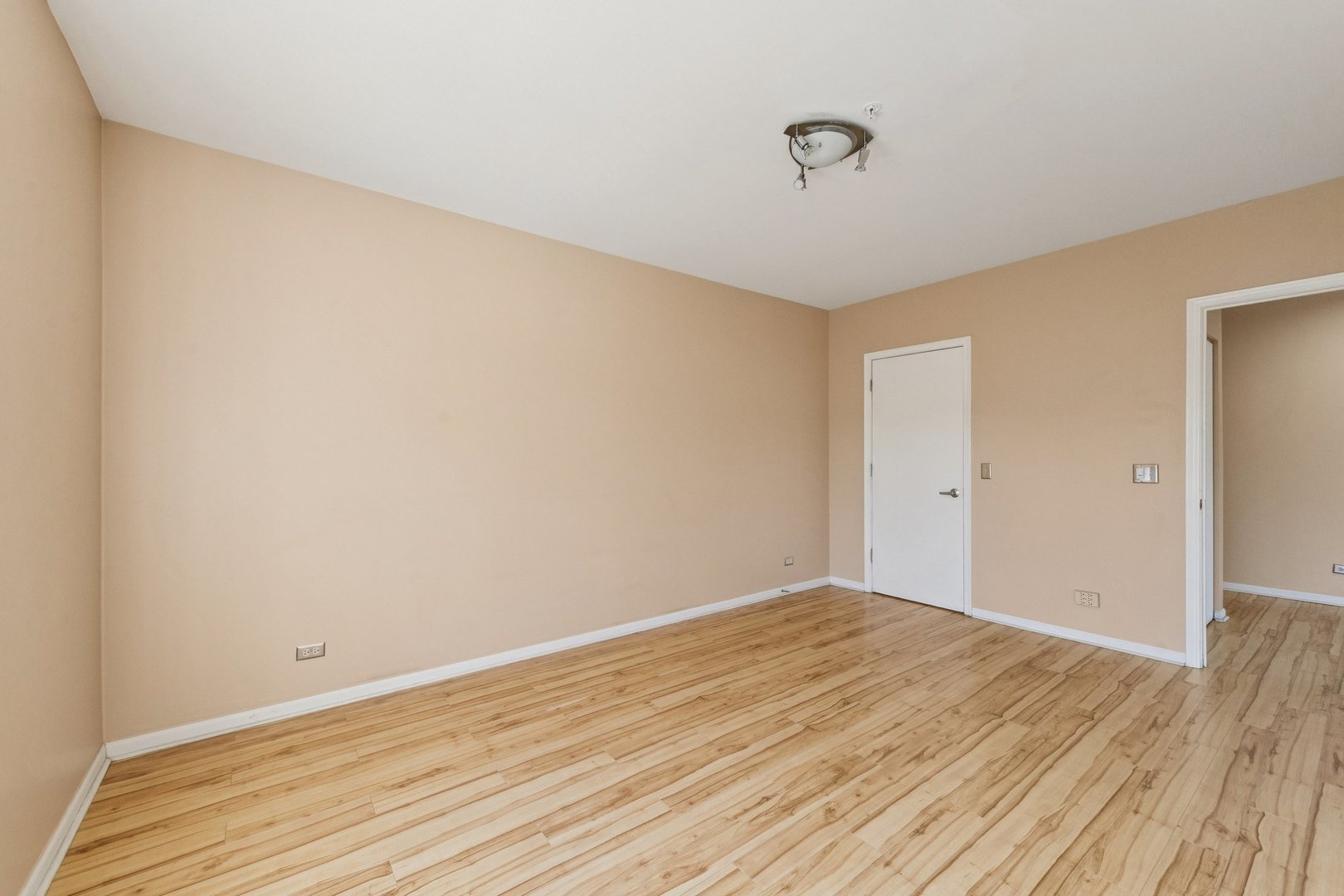 1319 Chicago Avenue 305 Property Photo 15