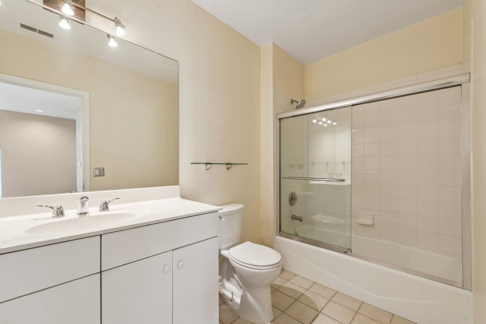 1319 Chicago Avenue 305 Property Photo 17