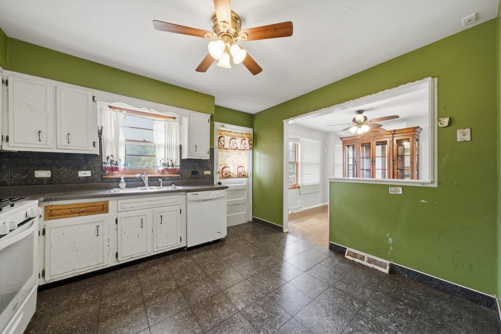 217 E Central Avenue Property Photo 8