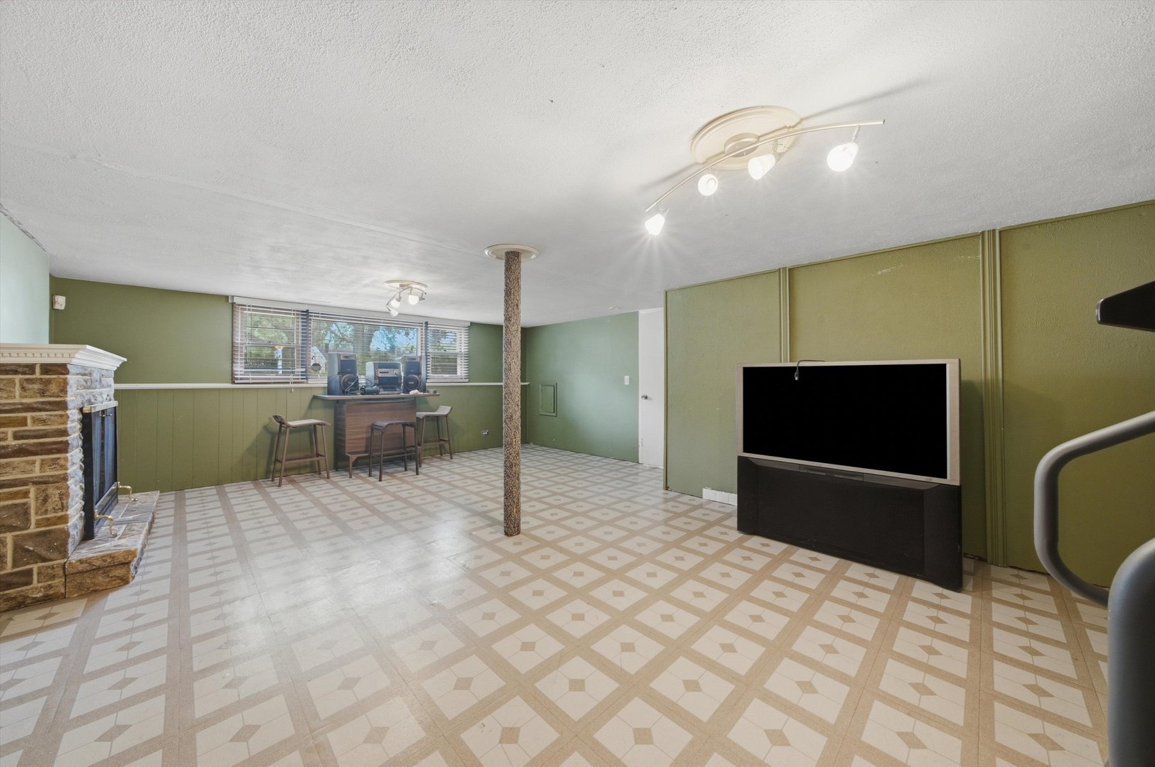 217 E Central Avenue Property Photo 14