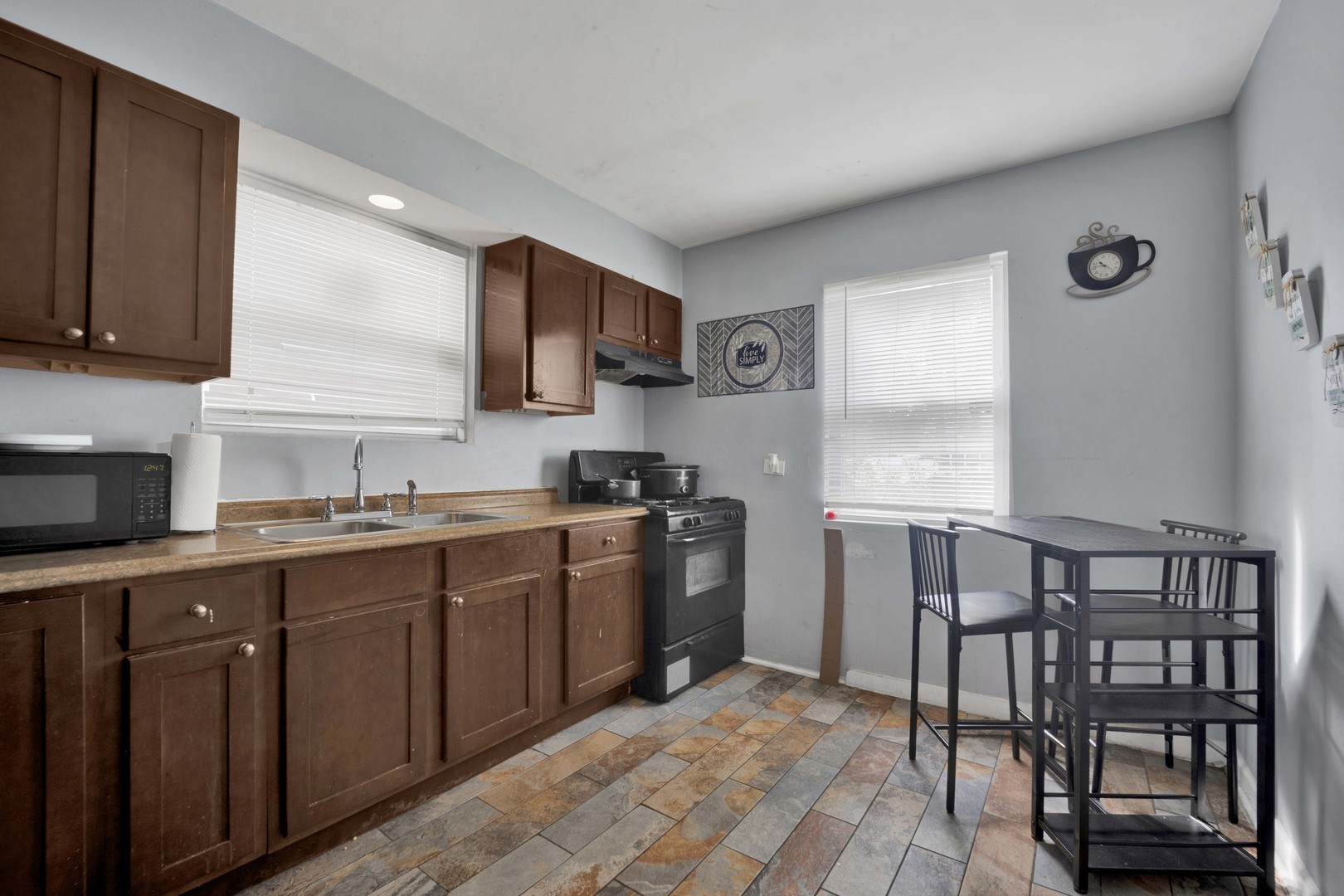 321 W 104th Place Property Photo 3