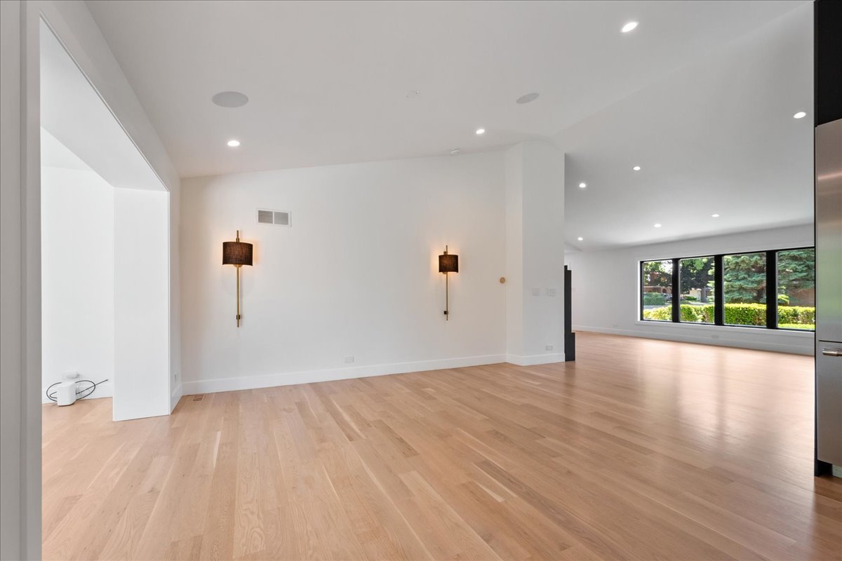 6600 N Kenton Avenue Property Photo 15