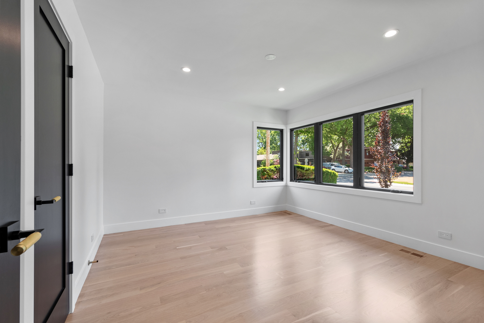 6600 N Kenton Avenue Property Photo 20