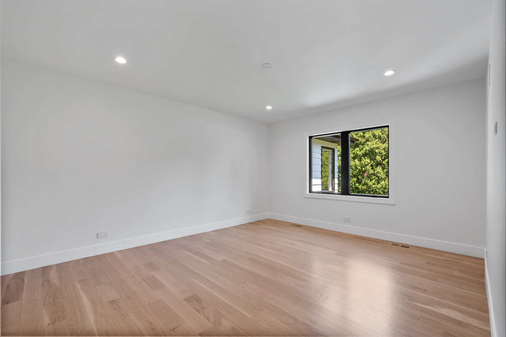 6600 N Kenton Avenue Property Photo 22