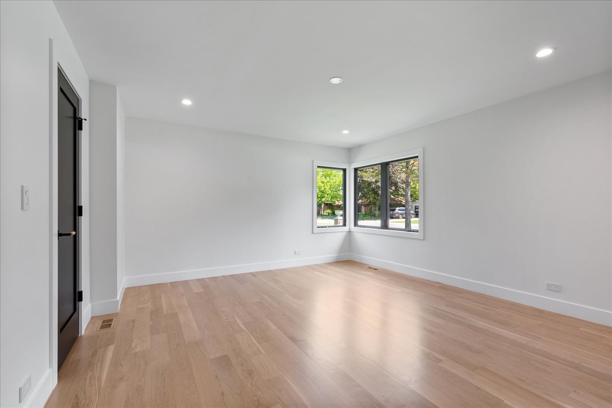 6600 N Kenton Avenue Property Photo 26