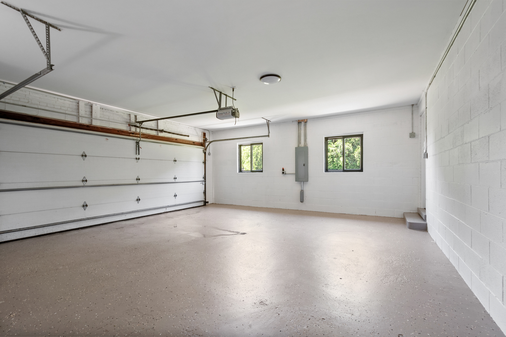 6600 N Kenton Avenue Property Photo 36
