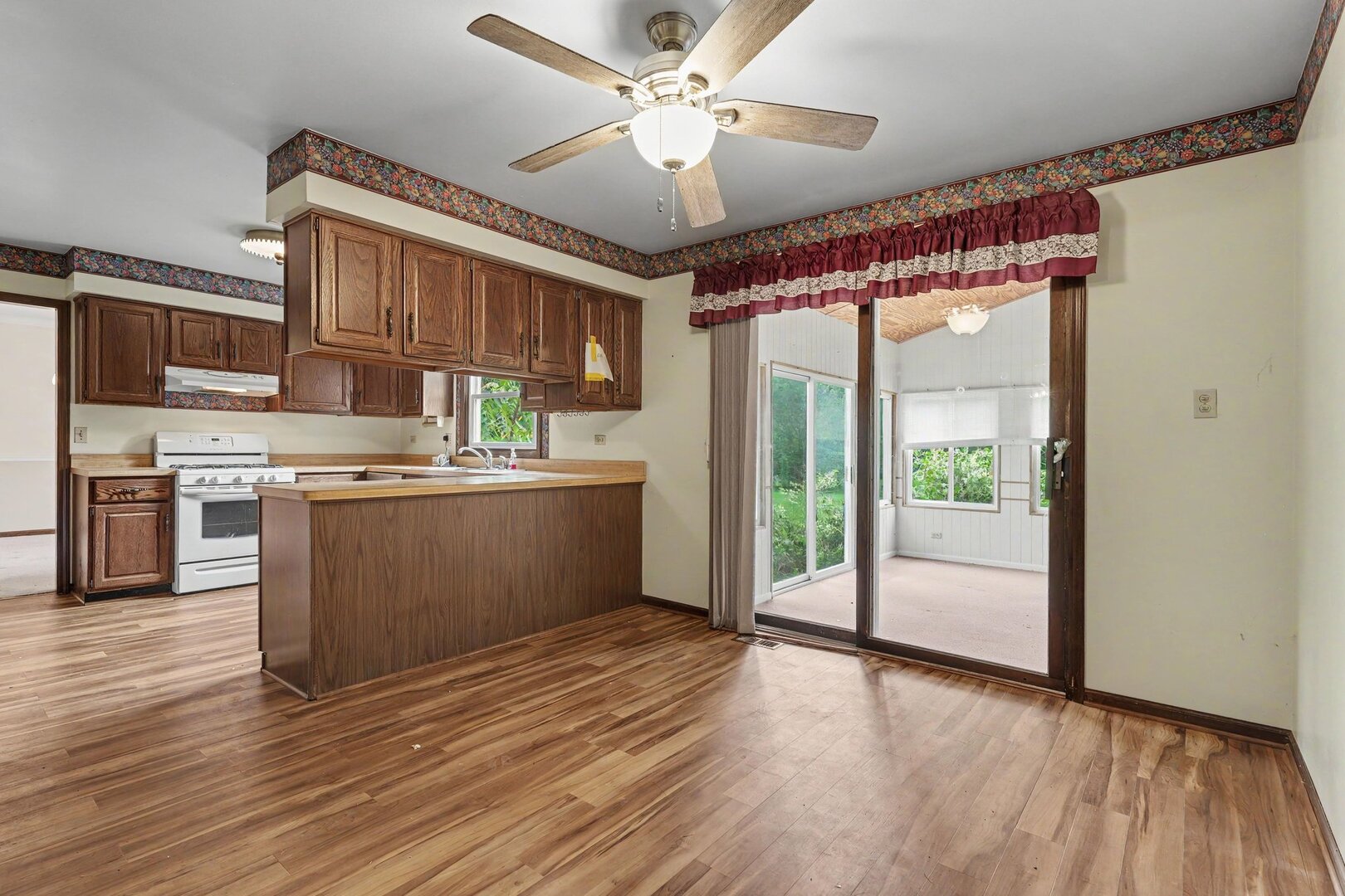 4n649 Petersdorf Road Property Photo 5