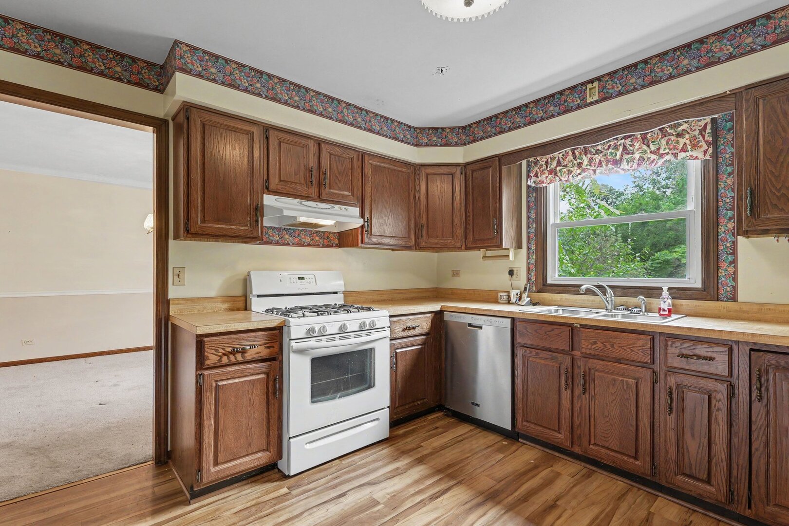 4n649 Petersdorf Road Property Photo 6