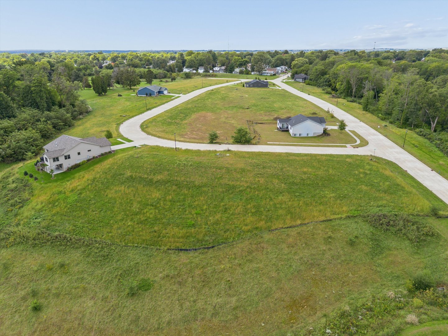 886 Riverstone Court Property Photo 4