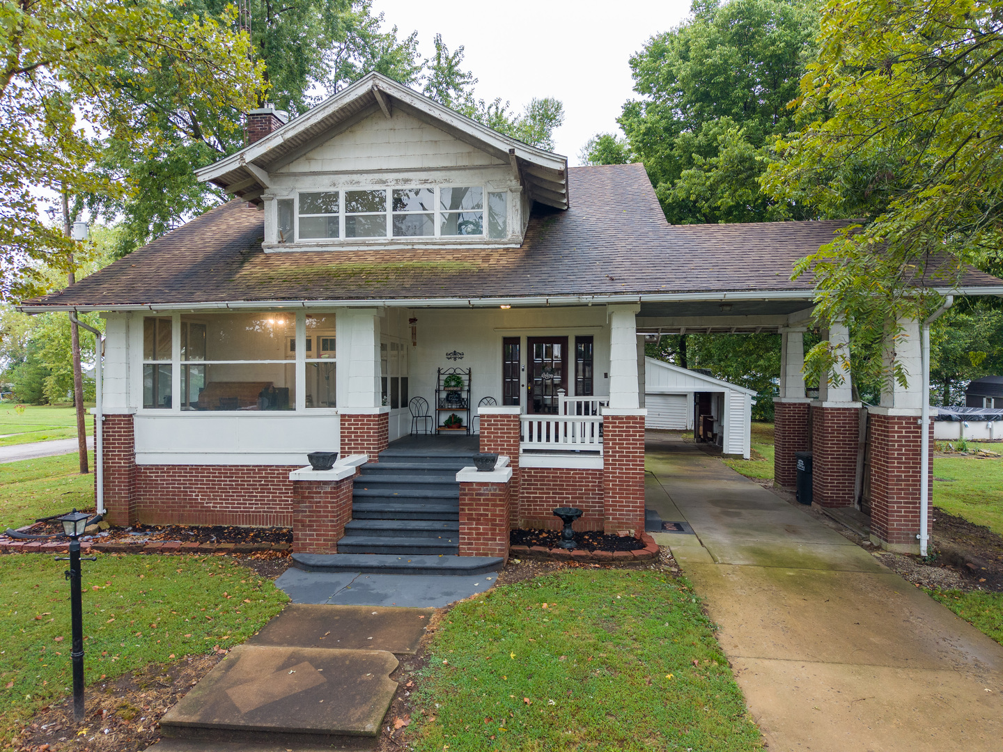 311 E Monroe Avenue Property Photo 1
