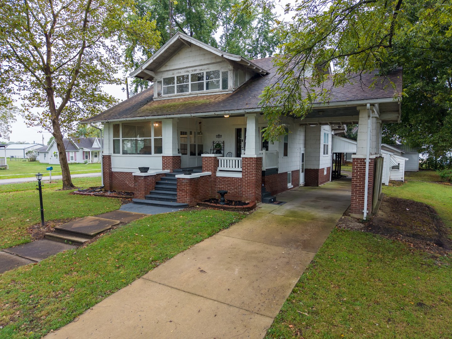 311 E Monroe Avenue Property Photo 2