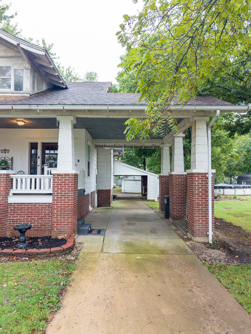 311 E Monroe Avenue Property Photo 3