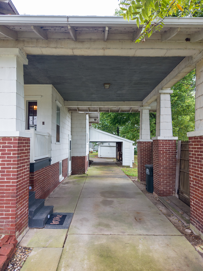 311 E Monroe Avenue Property Photo 6
