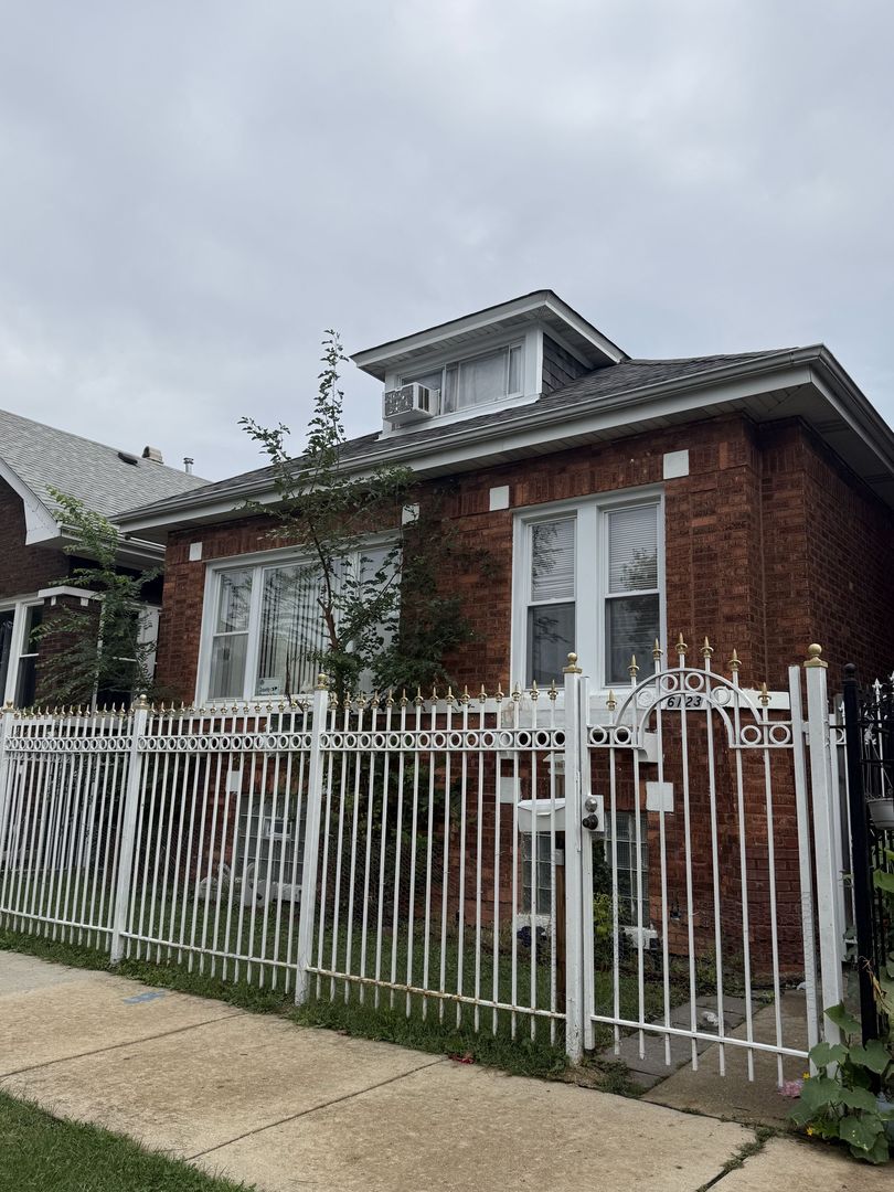 6123 S Washtenaw Avenue Property Photo 2
