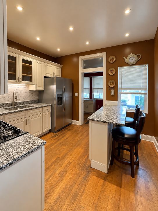 6123 S Washtenaw Avenue Property Photo 4