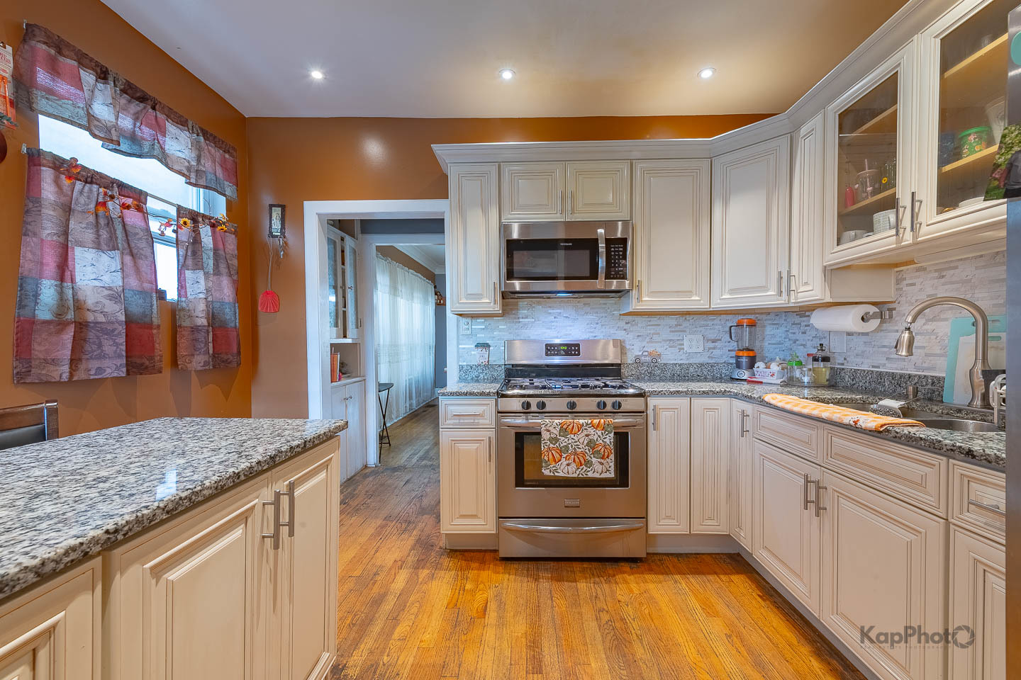 6123 S Washtenaw Avenue Property Photo 6