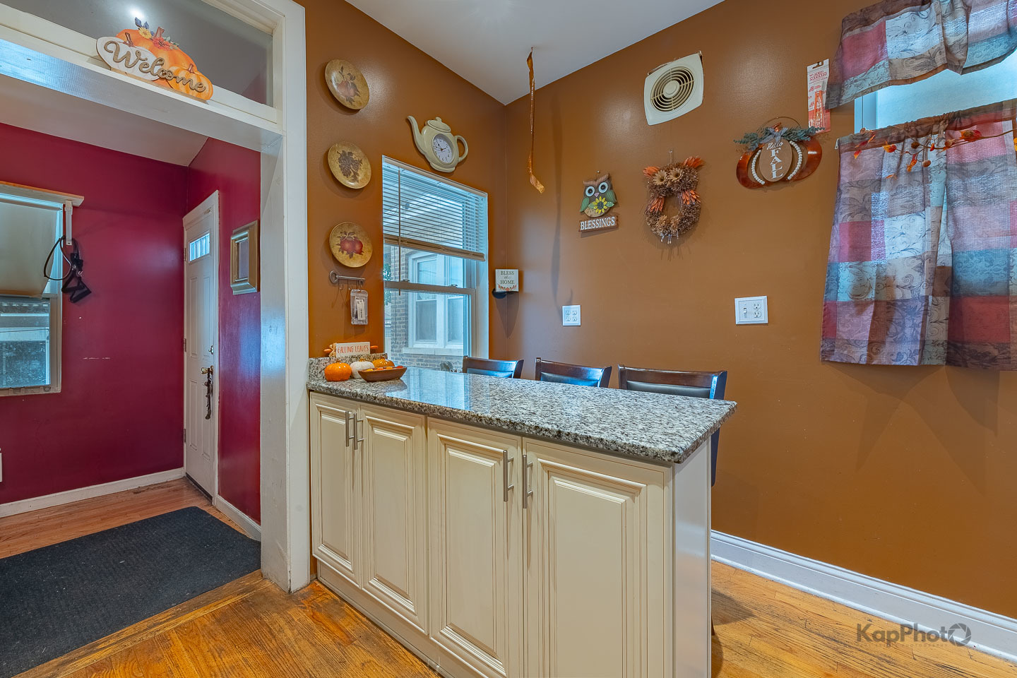 6123 S Washtenaw Avenue Property Photo 8